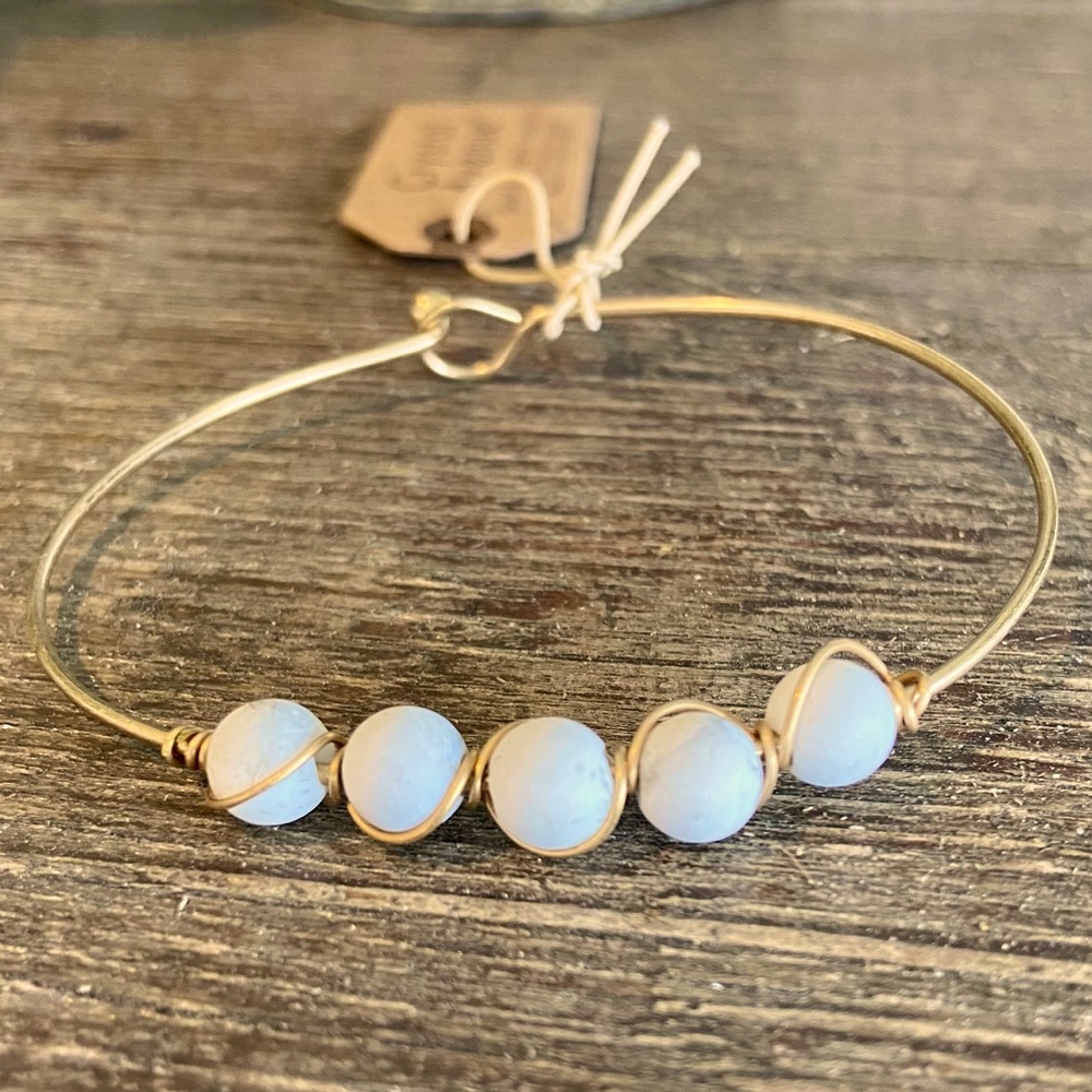 🆕 Howlite Bangle Bracelet in gold 🆕